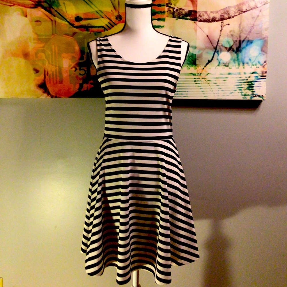 BLACK & WHITE STRIPED TANK SUMMER DRESS SIZE 10